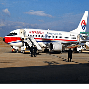 丽江三义航空运输航空快运业稳步发展的原因是什么？